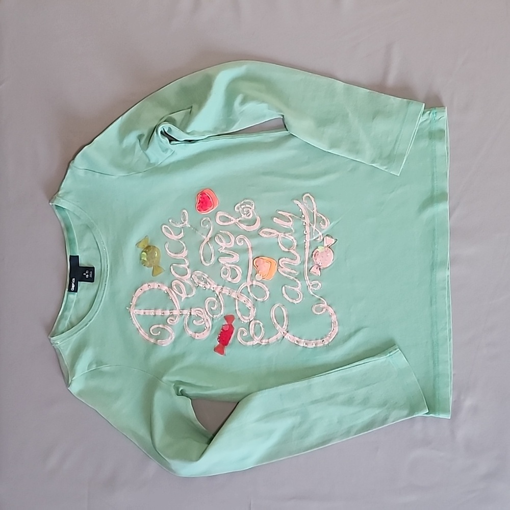 Gap Kids light green long sleeve ( Peace, Love & Candy) shirt. Size: S (6-7)